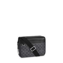 LOUIS VUITTON – MESSENGER BAG