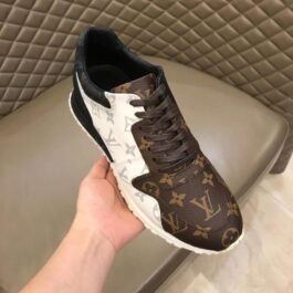 LOUIS VUITTON – SNEAKER