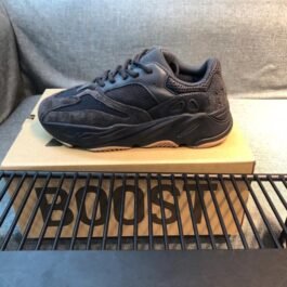 ADIDAS – YEEZY 700