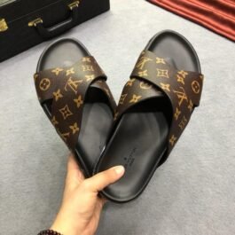 LOUIS VUITTON – PANTOUFLES HOMME