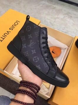 LOUIS VUITTON – SNEAKER