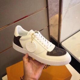 LOUIS VUITTON – SNEAKER