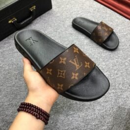 LOUIS VUITTON – PANTOUFLES HOMME