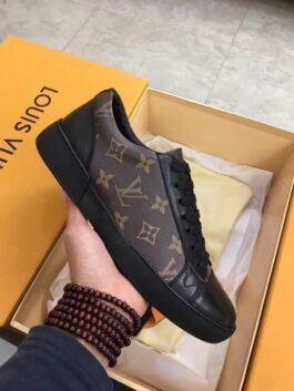 LOUIS VUITTON – SNEAKER