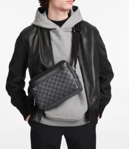 LOUIS VUITTON – MESSENGER BAG