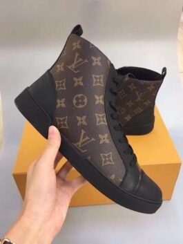 LOUIS VUITTON – SNEAKER